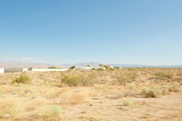 17455 Mauna Loa St, Hesperia, CA 92345